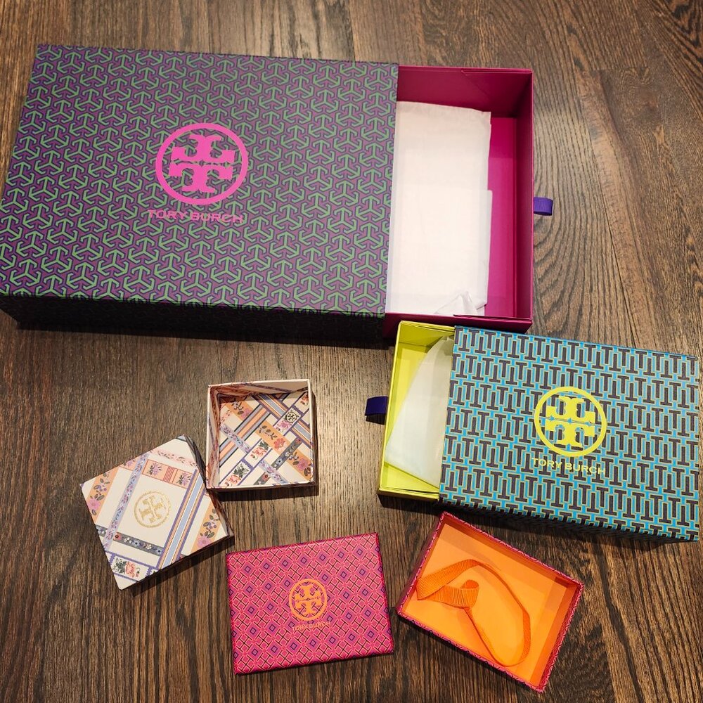 4 Tory Burch gift boxes - Picture 3 of 3
